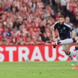 Bruno Fernandes marque sur penalty KEYSTONE/EPA/LUIS TEJIDO